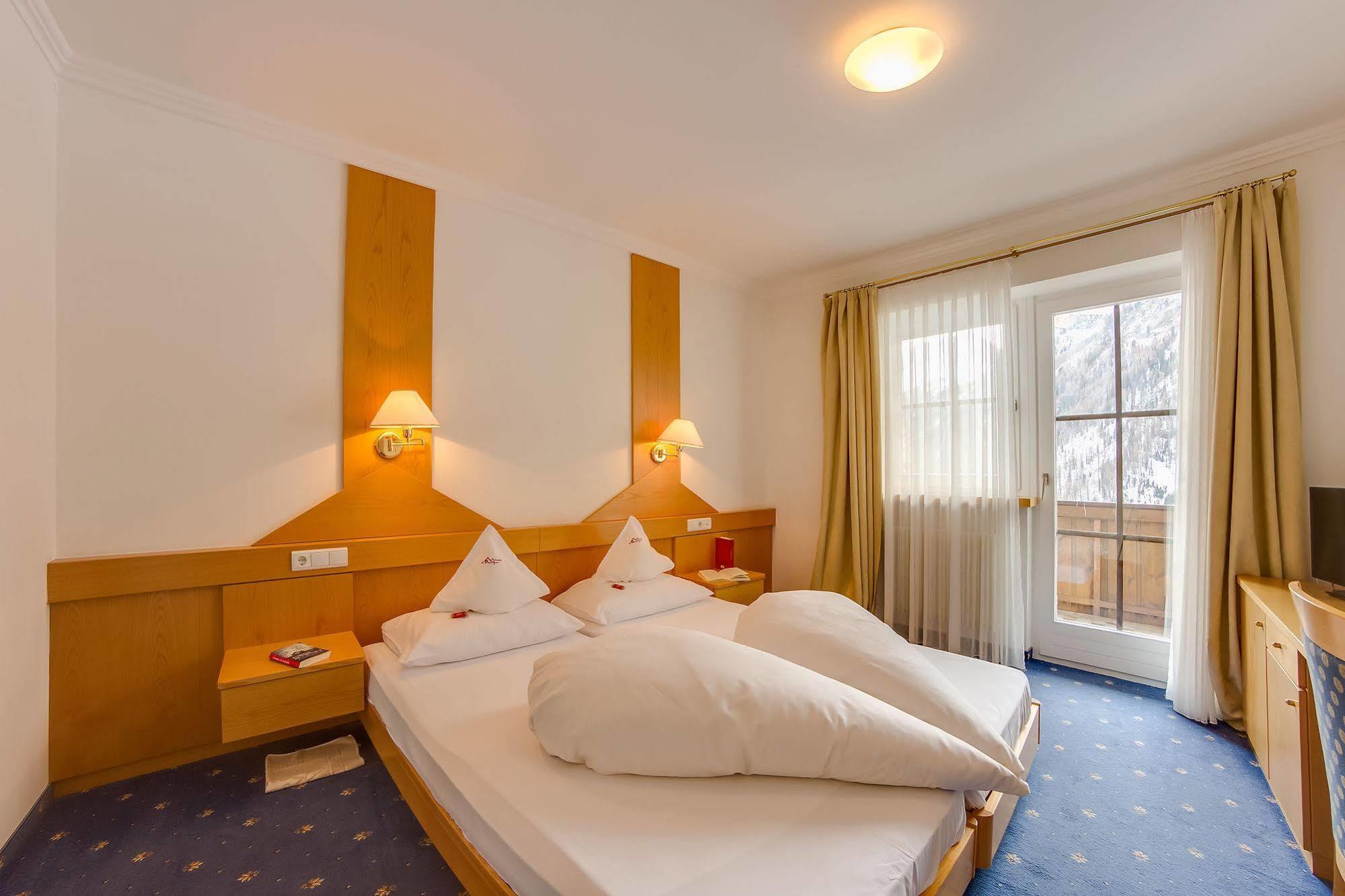Hotel Berger Superior Riva di Tures Exterior photo