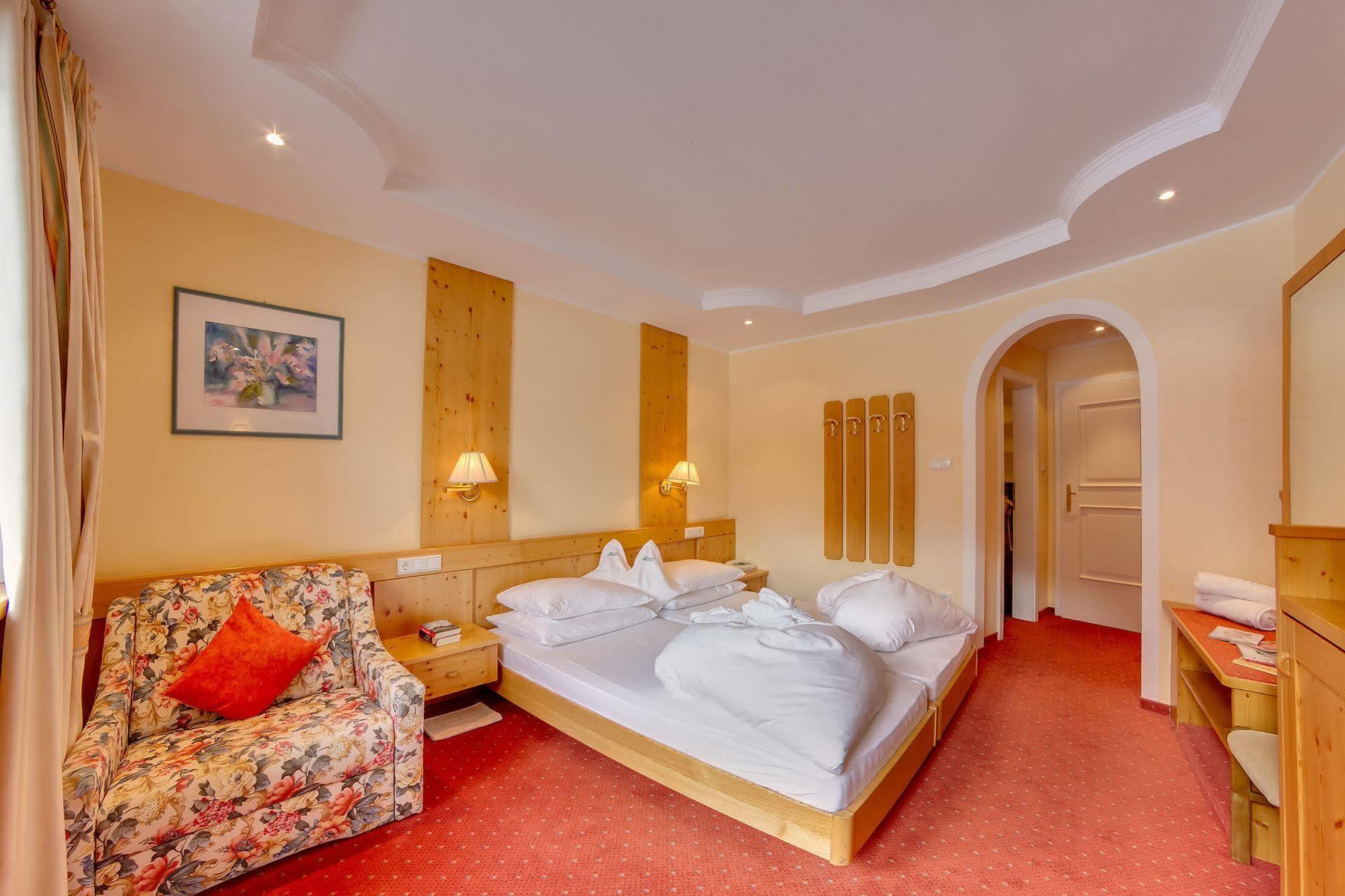 Hotel Berger Superior Riva di Tures Exterior photo